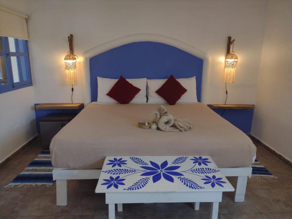 Mio Tulum Hotel Boutique Екстер'єр фото A bedroom in a hotel in Santorini, Greece
